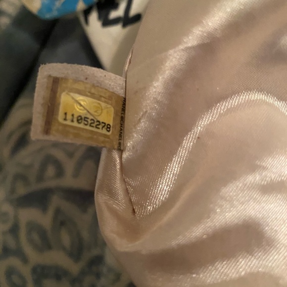 Chanel Graffiti Basket Ivory Canvas Logo bag🖤 - Picture 10 of 12